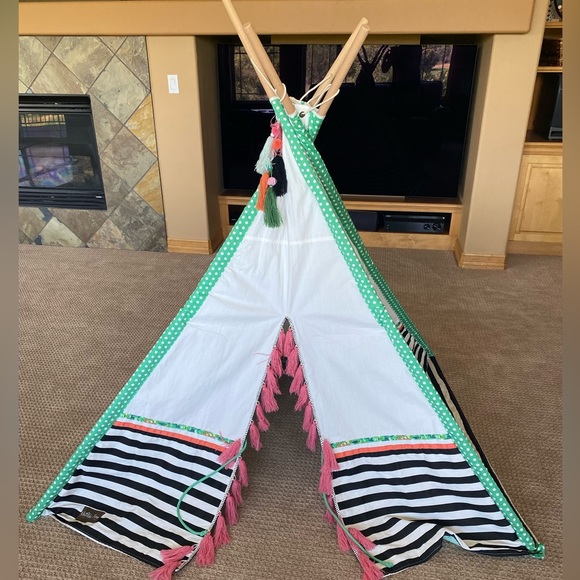 EUC Matilda Jane / Joanna Gaines Barley Fields Play Tent - Picture 6 of 7